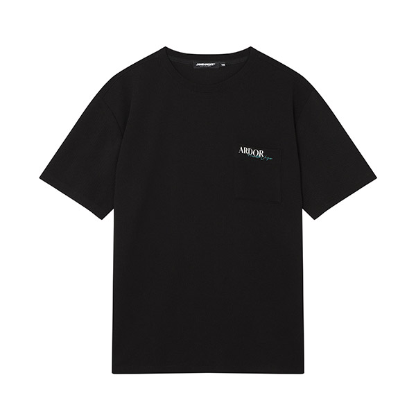 남성) 엠보 포켓 티셔츠(세미오버)_AN2WTS306-BK
